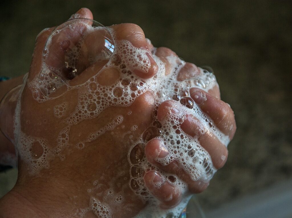 hands 2238235 1280