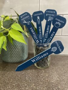 Custom acrylic garden sign with weatherproof design – personalized plant markers and decorative garden signs for outdoor spaces, flower beds, and vegetable gardens.